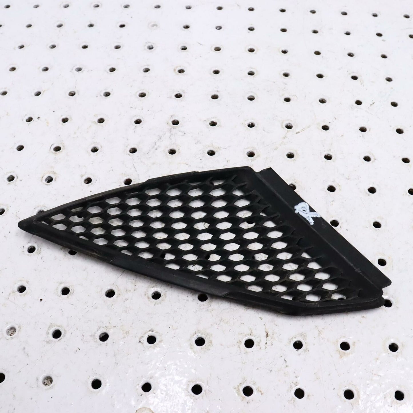 2006 POLARIS FUSION 700 RIGHT HOOD LOUVER SCREEN VENT COVER 5435623-070