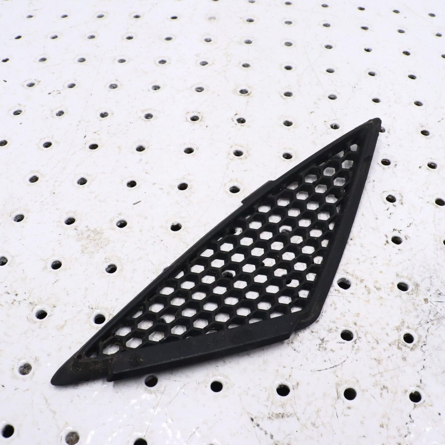 2006 POLARIS FUSION 700 RIGHT HOOD LOUVER SCREEN VENT COVER 5435855-070 