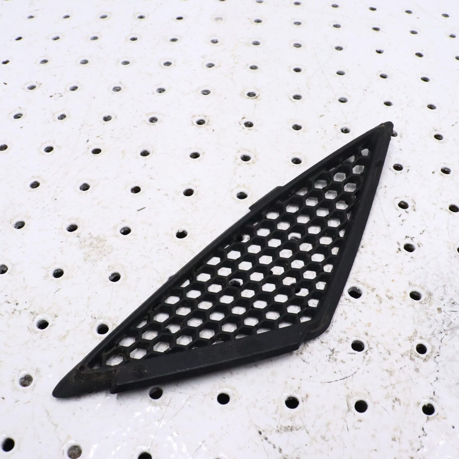 2006 POLARIS FUSION 700 RIGHT HOOD LOUVER SCREEN VENT COVER 5435855-070 