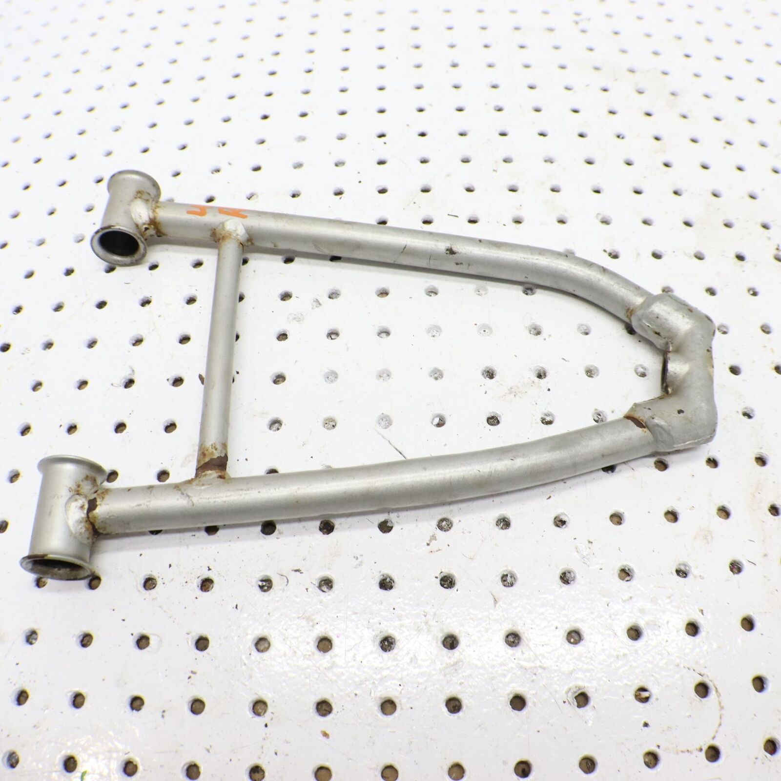2006 POLARIS FUSION 700 FRONT UPPER RIGHT CONTROL A ARM  2203020-385