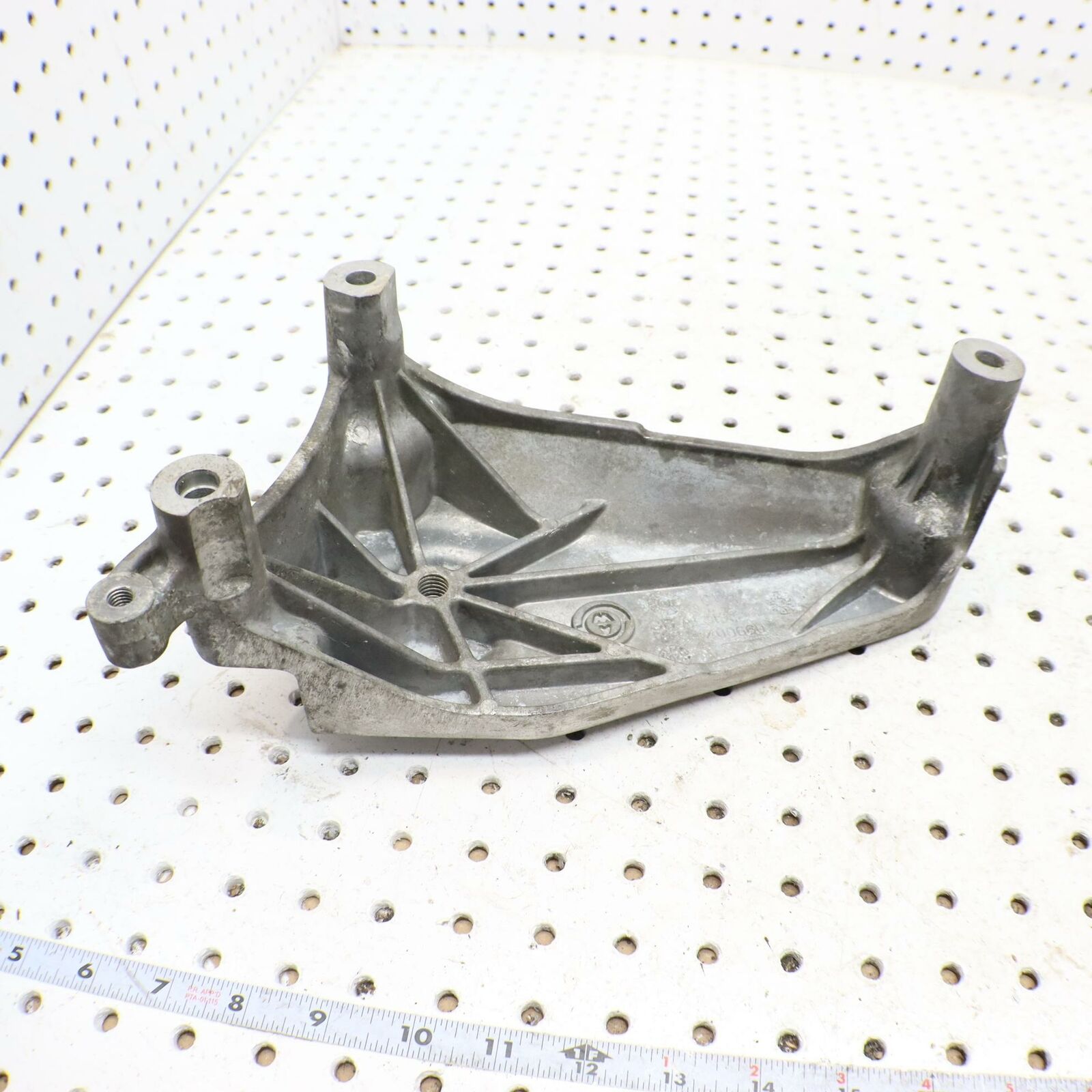 2006 POLARIS SWITCHBACK ENGINE MOTOR MOUNT BRACKET ALTERNATOR  0452974 0454131