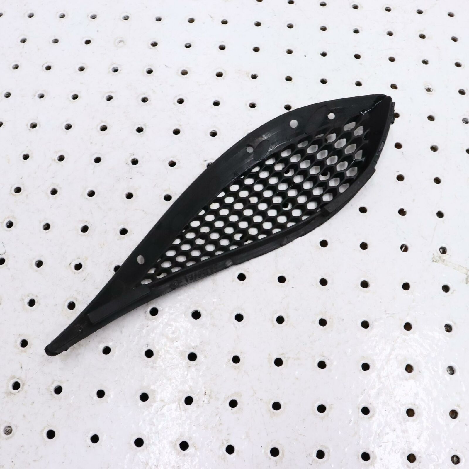 2007 POLARIS IQ 600 LEFT HOOD LOUVER SCREEN VENT COVER 5435846-070