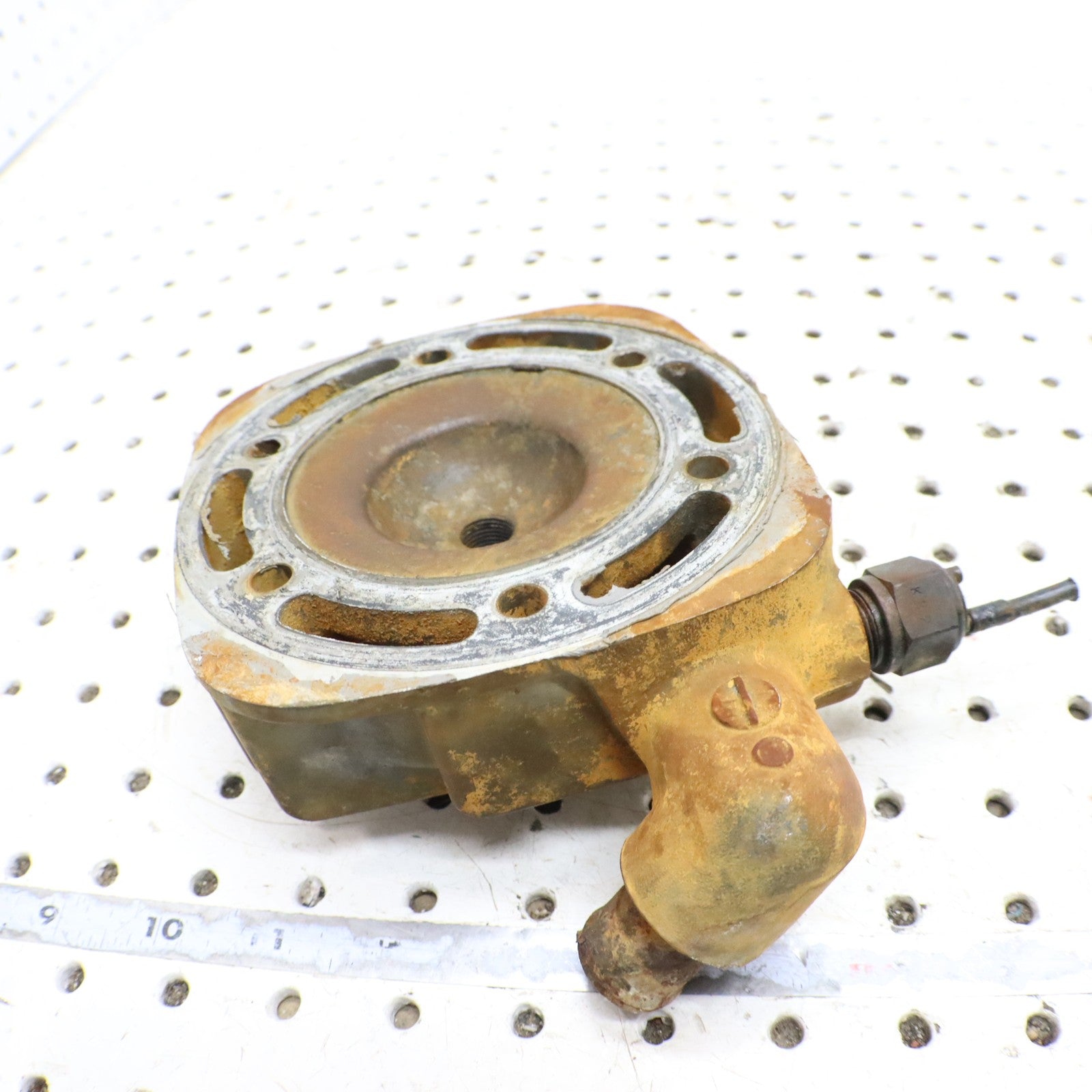 1998 Polaris Xplorer 400l Cylinder Head  3084730; 3086755