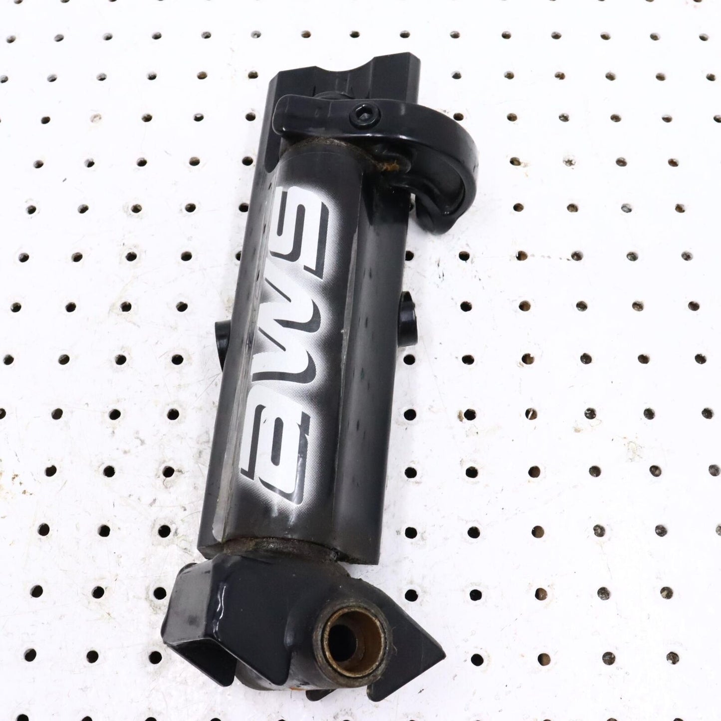 2005 ARCTIC CAT SABERCAT 600 LEFT FRONT STEERING ARM SPINDLE KNUCKLE 1703-433