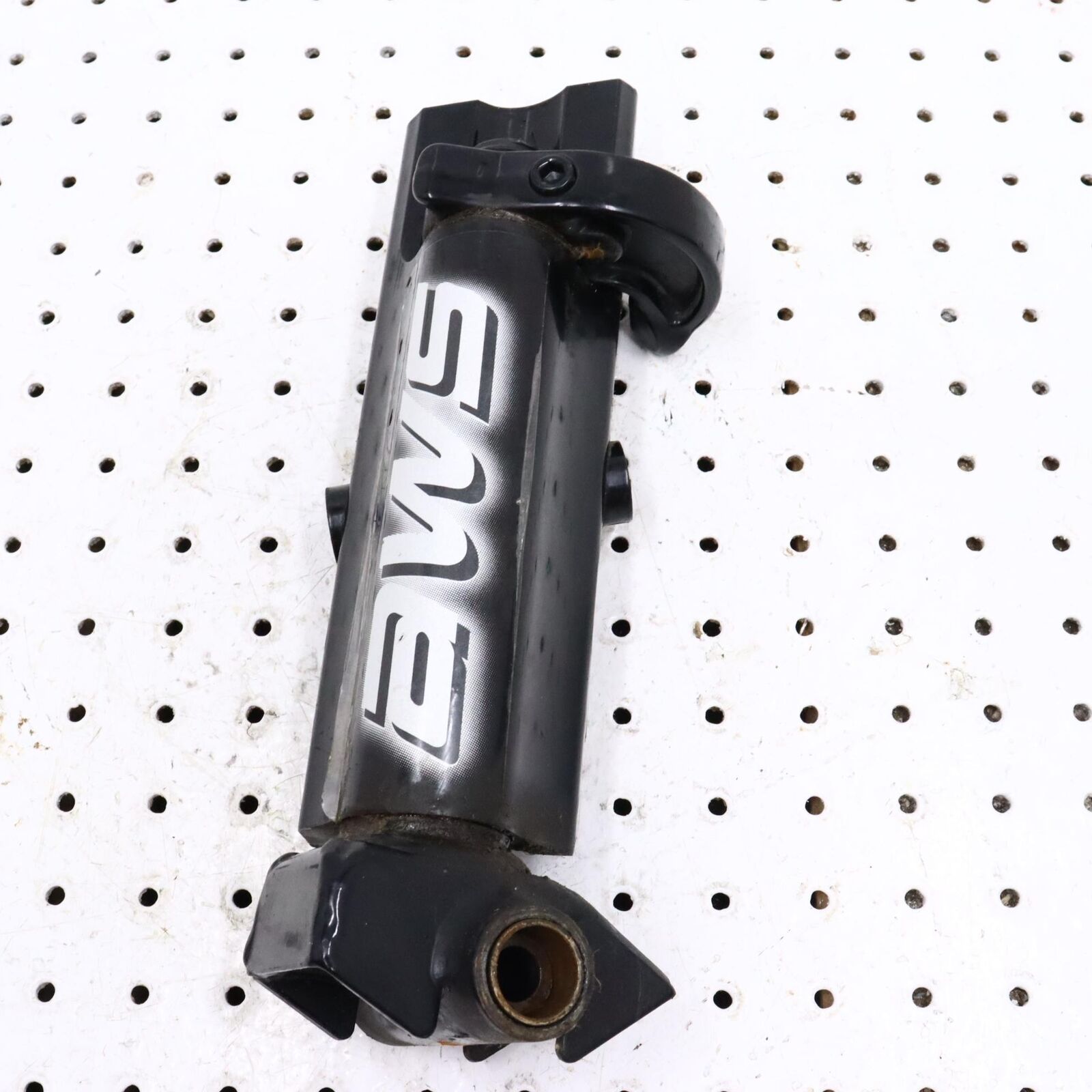 2005 ARCTIC CAT SABERCAT 600 LEFT FRONT STEERING ARM SPINDLE KNUCKLE 1703-433
