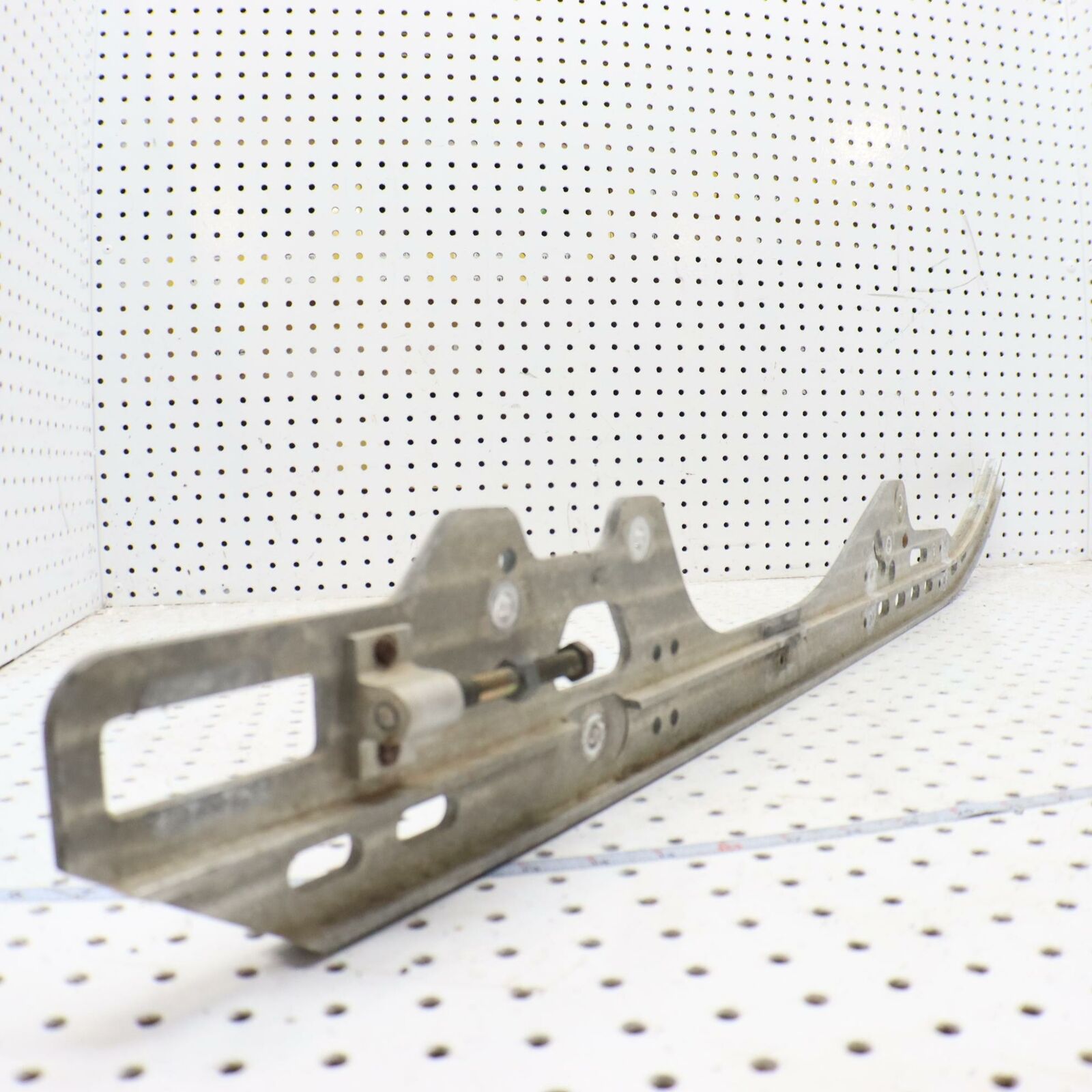 2007 POLARIS IQ 600 RIGHT SLIDING SKID FRAME SUSPENSION RAIL 1542131