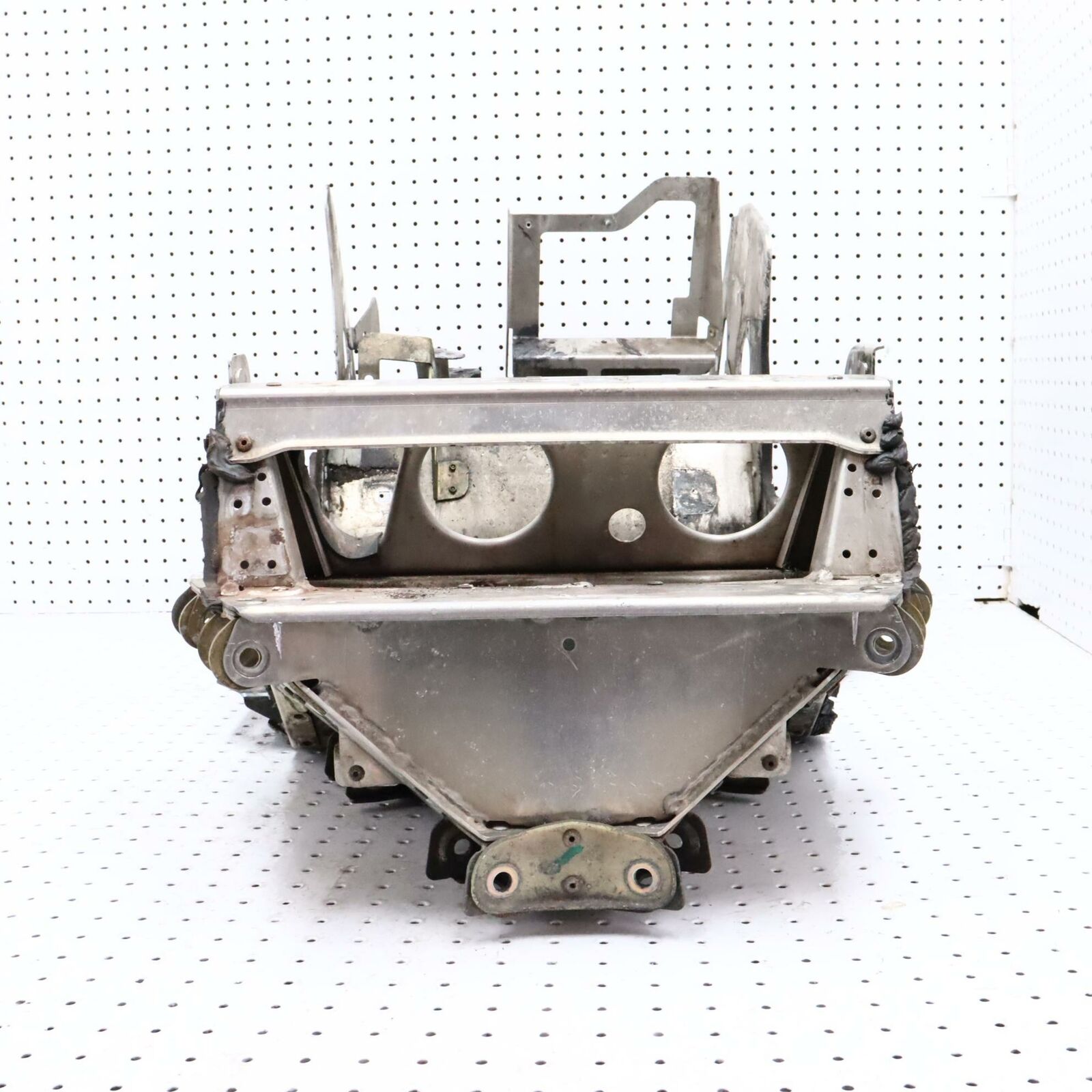 2006 POLARIS CLASSIC 700 FRONT BULKHEAD CHASSIS FRAME SUPPORT 1015032-309
