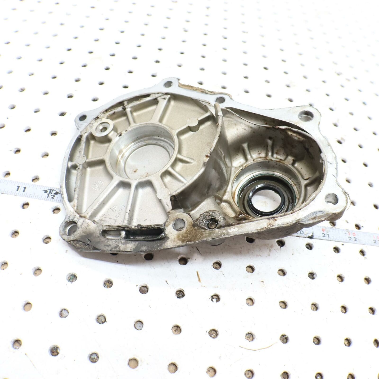 2000 POLARIS MAGNUM 325 TRANSMISSION GEARCASE FRONT OUTPUT COVER 3233781