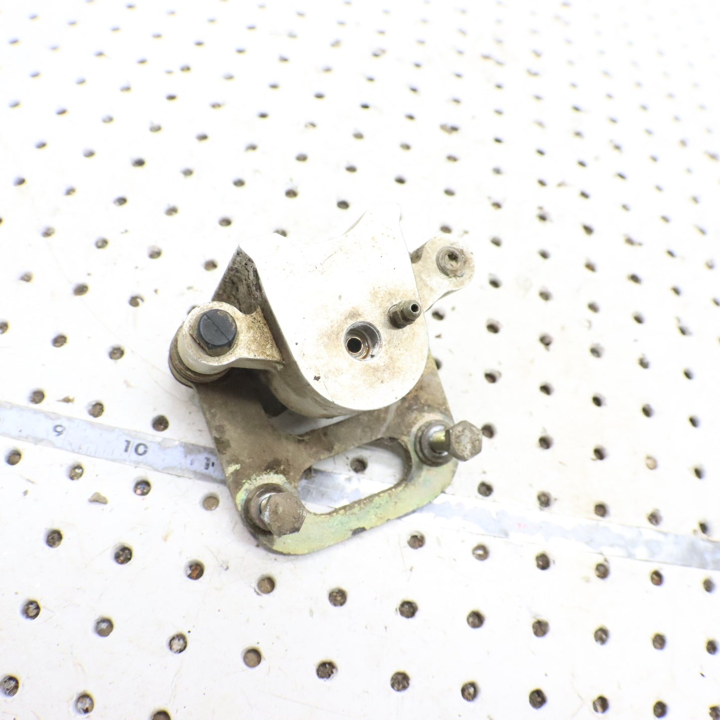 1998 Polaris Xplorer 400l Brake Caliper Front left 1910234 1910309