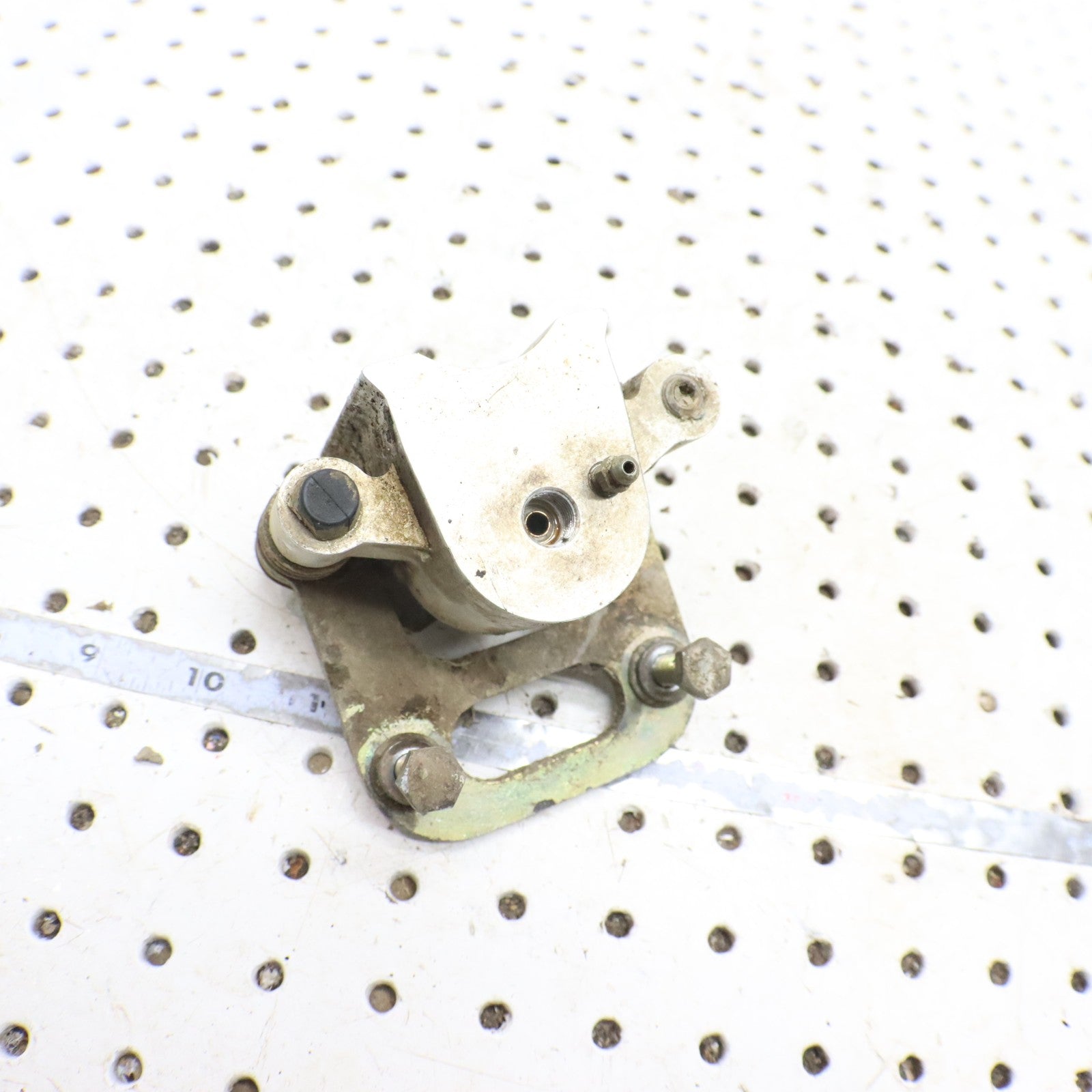 1998 Polaris Xplorer 400l Brake Caliper Front left 1910234 1910309
