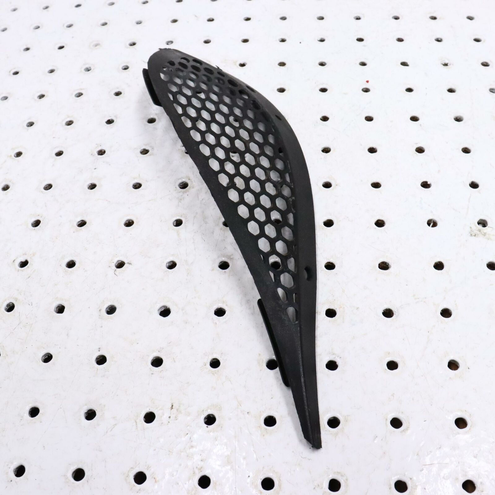 2007 POLARIS IQ 600 LEFT HOOD LOUVER SCREEN VENT COVER 5435846-070