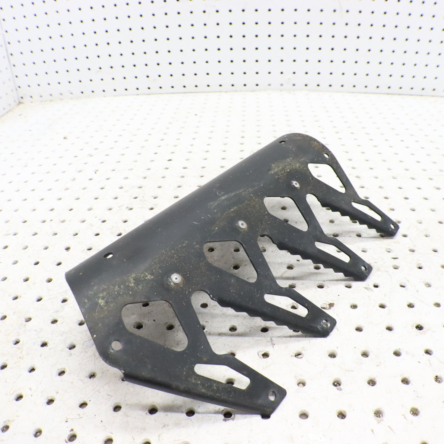 2016 Polaris Rush 800 Tunnel RUNNING BOARD SUPPORT GRIPPER RH 