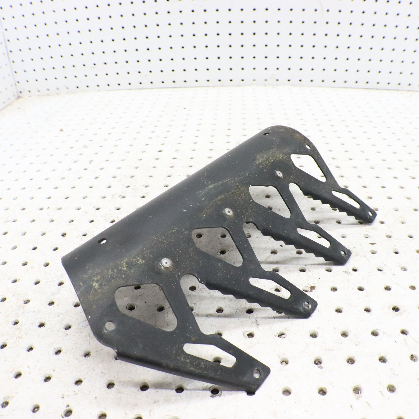 2016 Polaris Rush 800 Tunnel RUNNING BOARD SUPPORT GRIPPER RH 