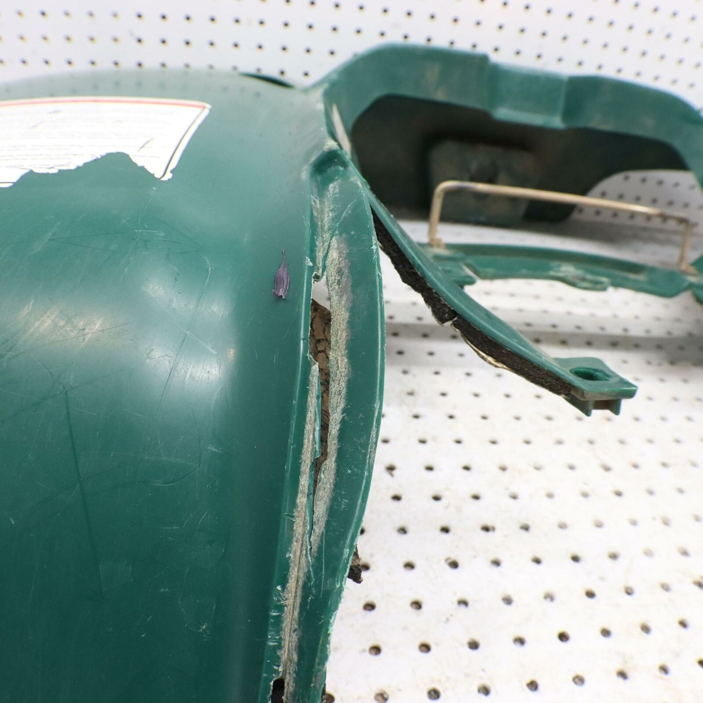 2000 POLARIS MAGNUM 325 REAR FENDER CAB GREEN 5432117-195 5432117-400