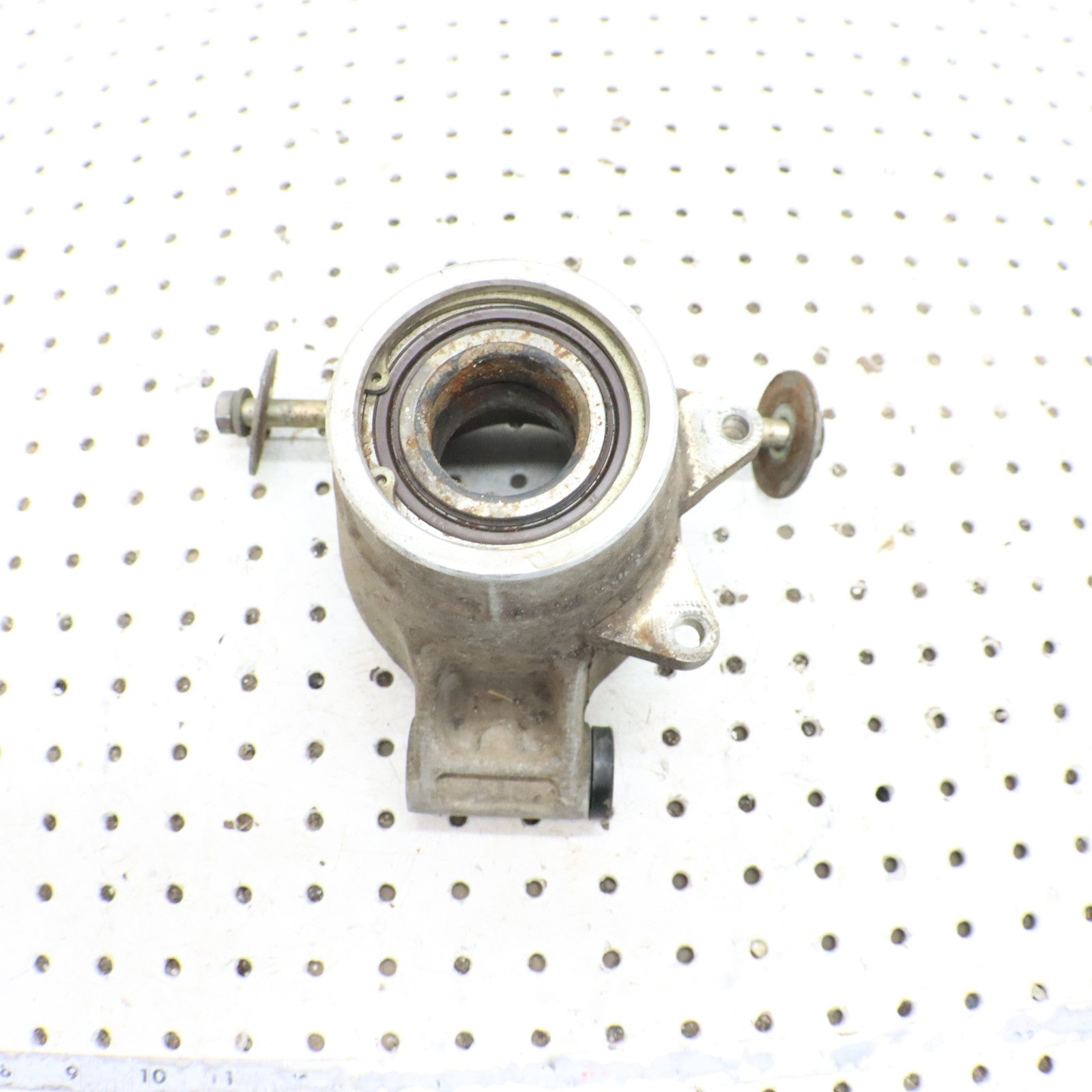 2004 Polaris Sportsman 500 Bearing Carrier Knuckle Rear RIGHT 5133664 5134206