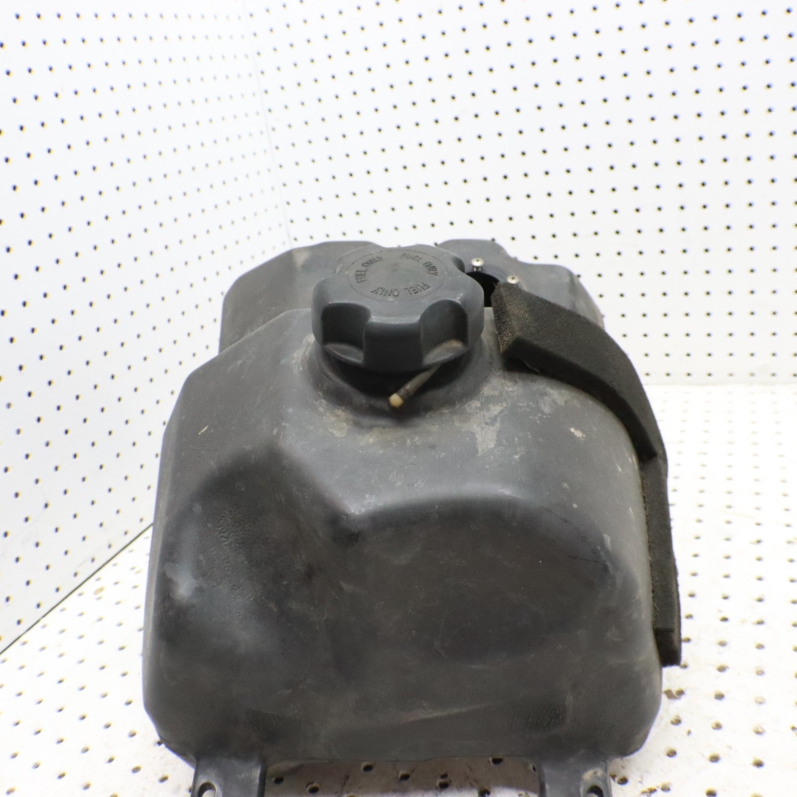 2004 Polaris Sportsman 500 Fuel Tank Gas Tank 2520339; 2520556