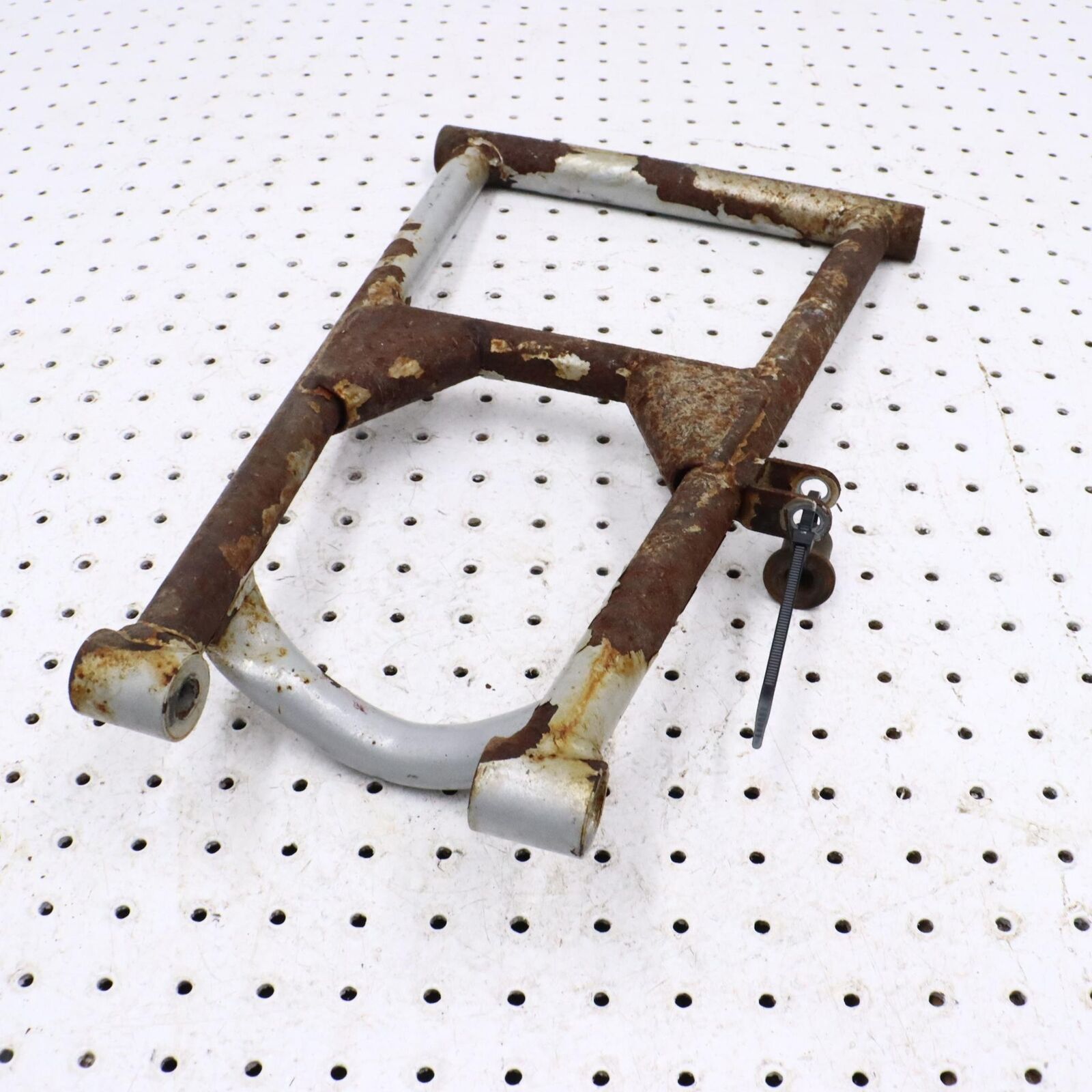 2002 ARCTIC CAT ZR 600 RIGHT FRONT LOWER SUSPENSION CONTROL A ARM 0703-644
